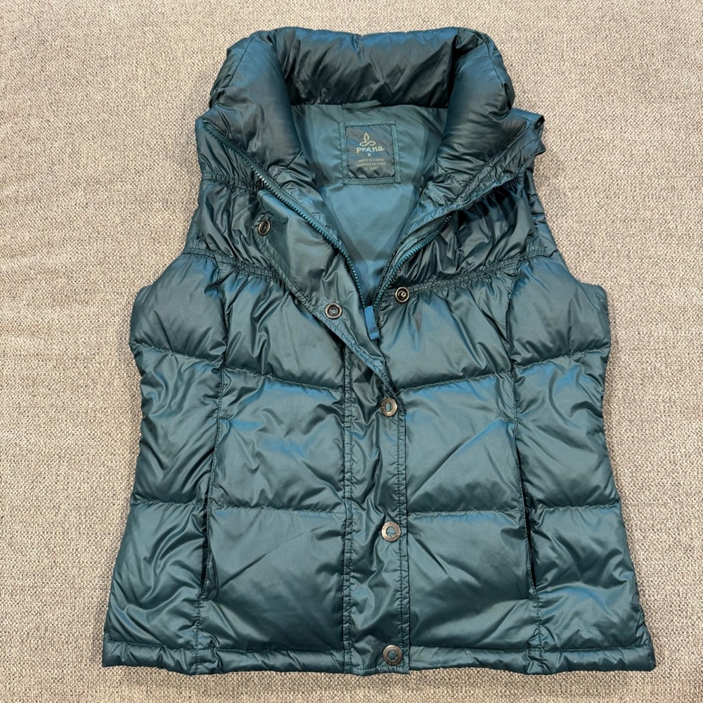 Women's Puffer Vest Medium Emerald Green Quilted Down full zip w/snaps